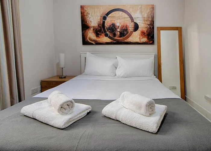 The By Homely Apartament