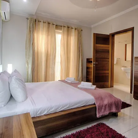 The By Homely アパート スリーマ